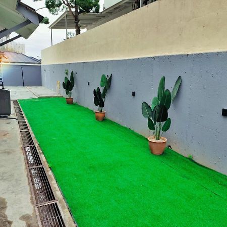 Semi-Detached, Up To 21 Pax, 4 Bedrooms, 3 Bathrooms, 4 Car Parks By Star Home Bayan Lepas Exterior photo
