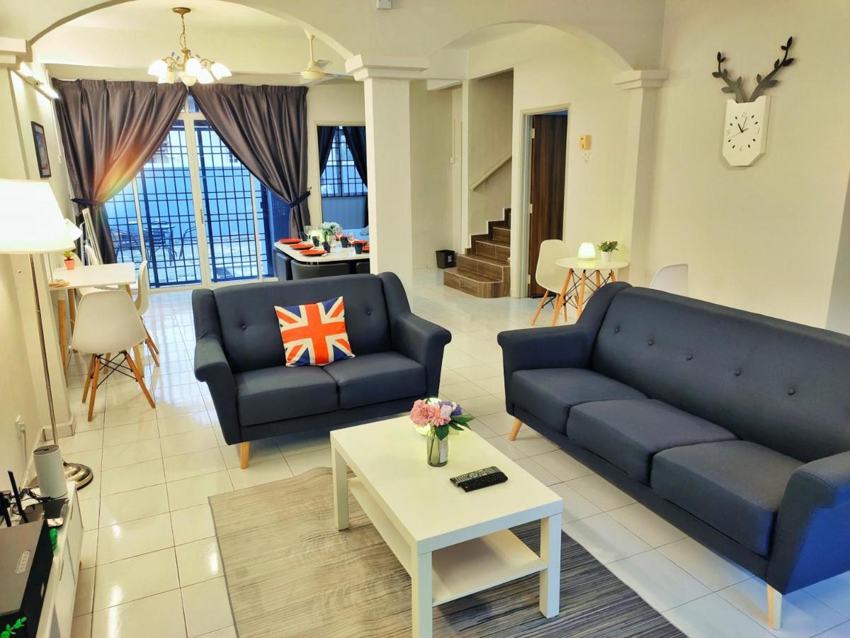 Semi-Detached, Up To 21 Pax, 4 Bedrooms, 3 Bathrooms, 4 Car Parks By Star Home Bayan Lepas Exterior photo